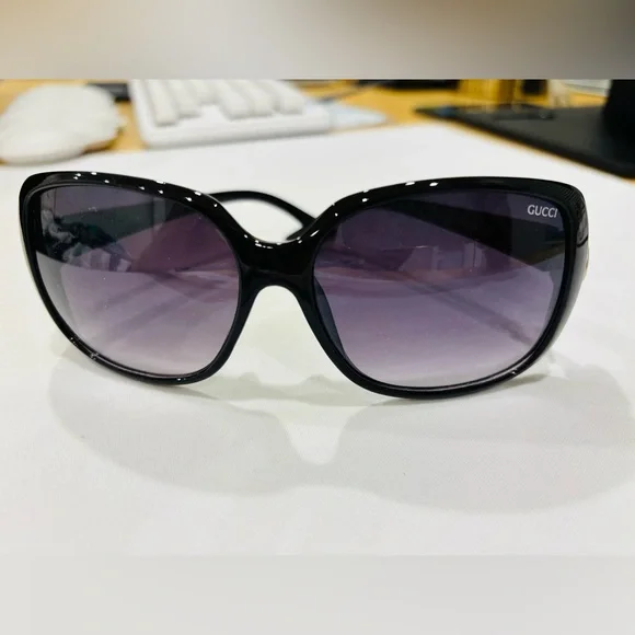 Gucci | Accessories | Gucci Black Modern Sunglasses With  display picture 1